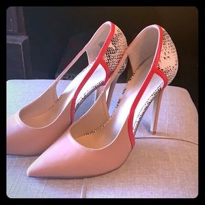 Shoe dazzle pumps